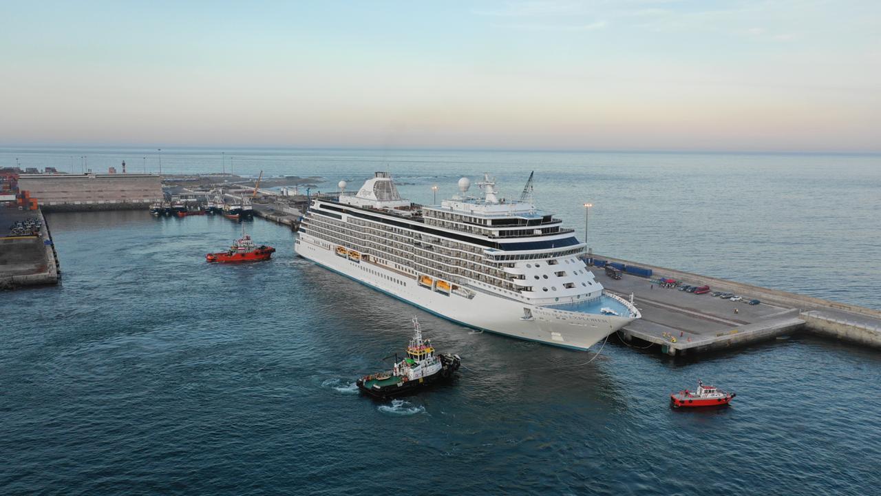 Puerto de Iquique recibe por primera vez al crucero Seven Seas Explorer