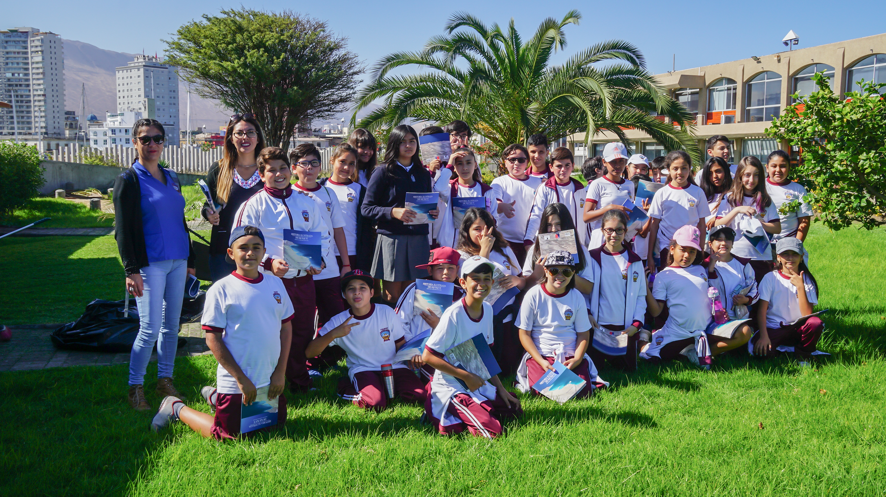 Alumnos del colegio Mahatma Gandhi visitan el Puerto de Iquique