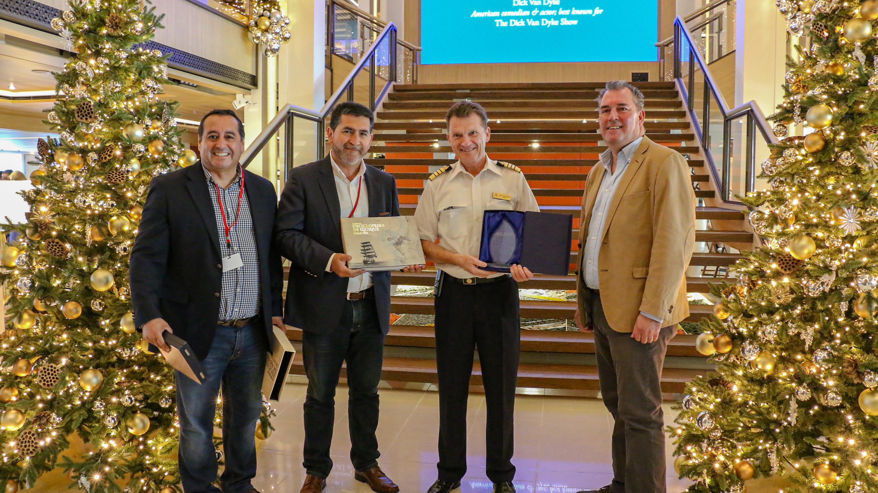 Puerto de Iquique recibió al crucero Viking Sun que busca récord Guinness con vuelta al mundo