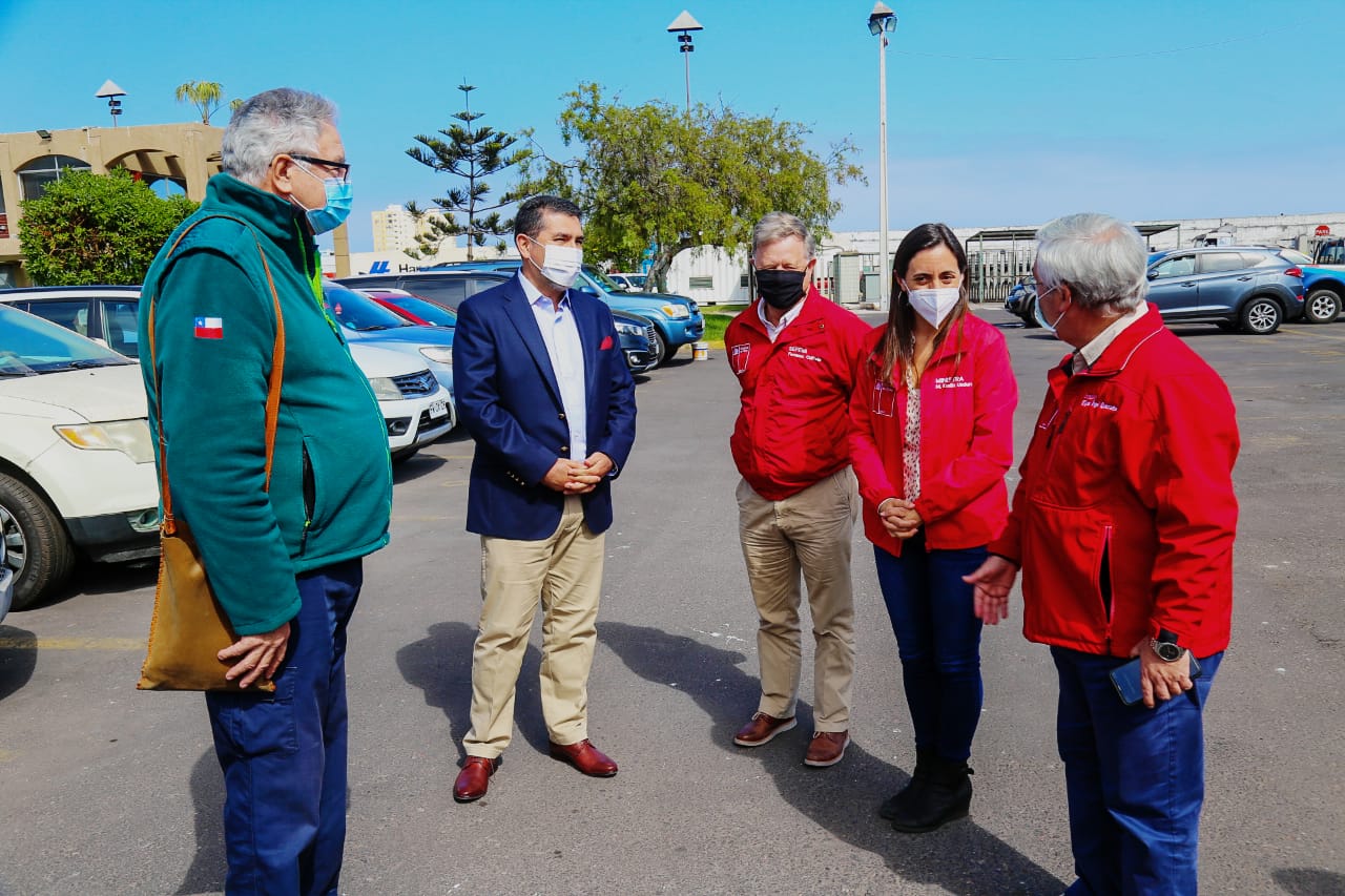 Ministra de Agricultura visita Control Fronterizo en Puerto de Iquique