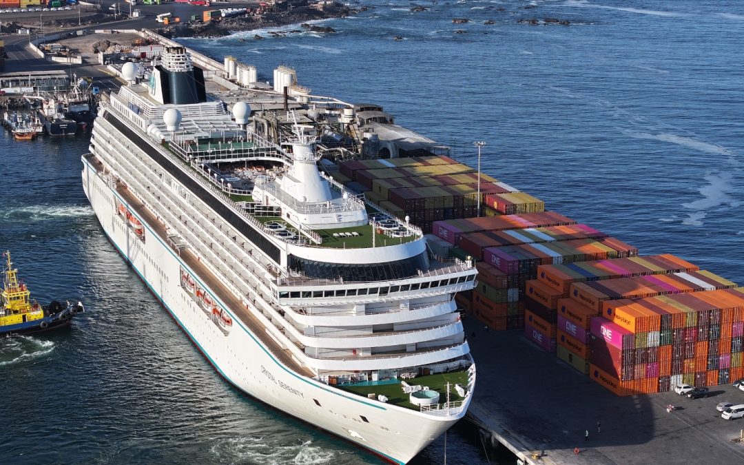 Crystal Serenity recaló por primera vez en Puerto de Iquique