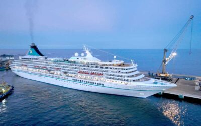 Crucero Artania arriba al Puerto de Iquique con 1.500 personas a bordo